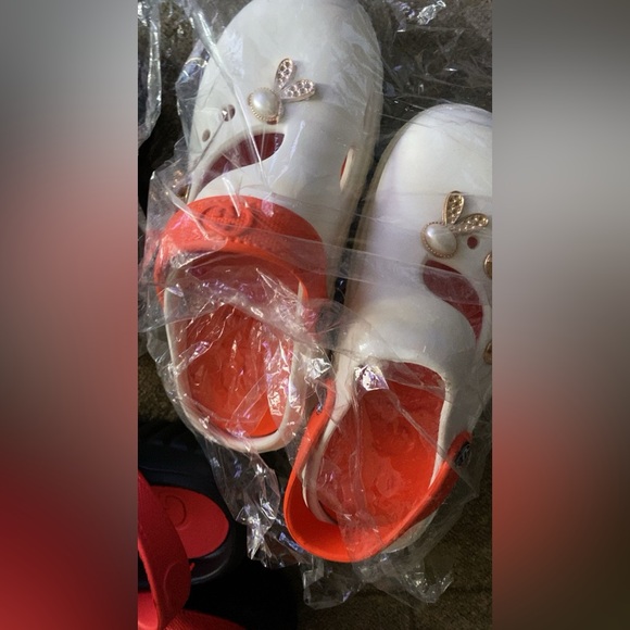 Clogs and joggers - Picture 9 of 9